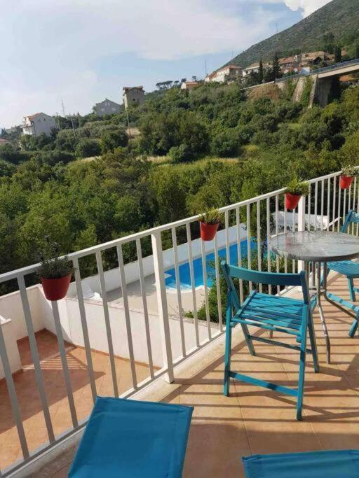 Lovely Split Level Apartment With Sea View, Pool, Free Parking And Wifi Cavtat Kültér fotó