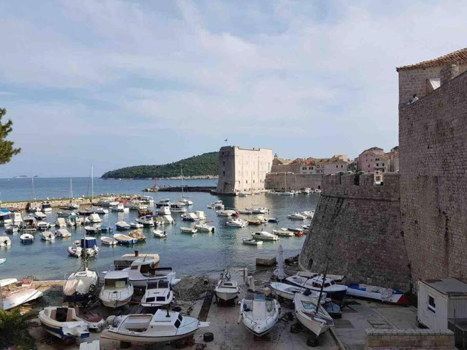 Lovely Split Level Apartment With Sea View, Pool, Free Parking And Wifi Cavtat Kültér fotó